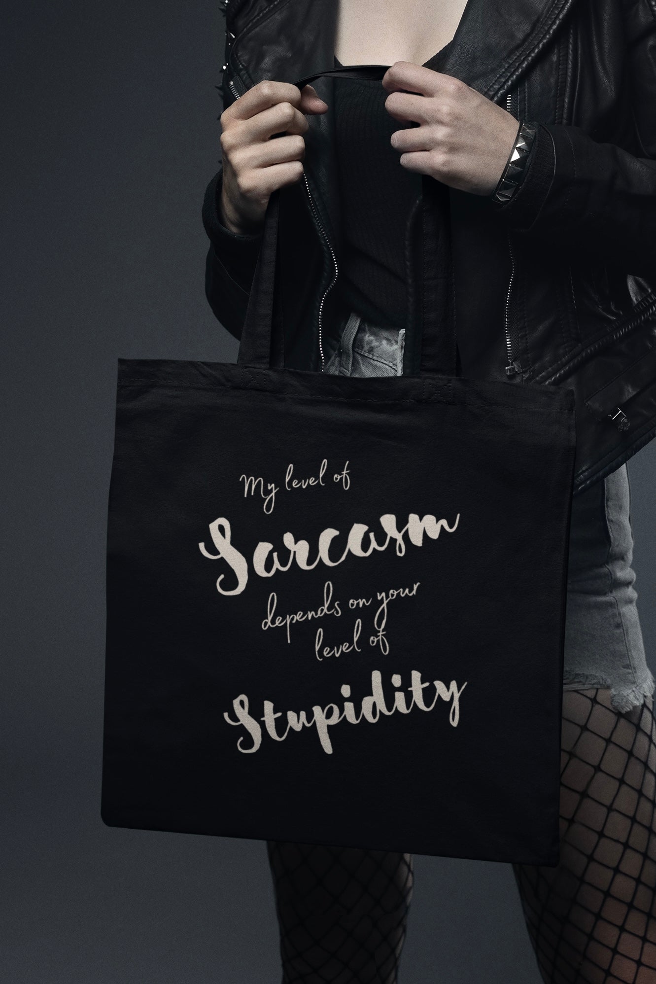 My level of sarcasm depends on your level of stupidity Tote bag with zipper